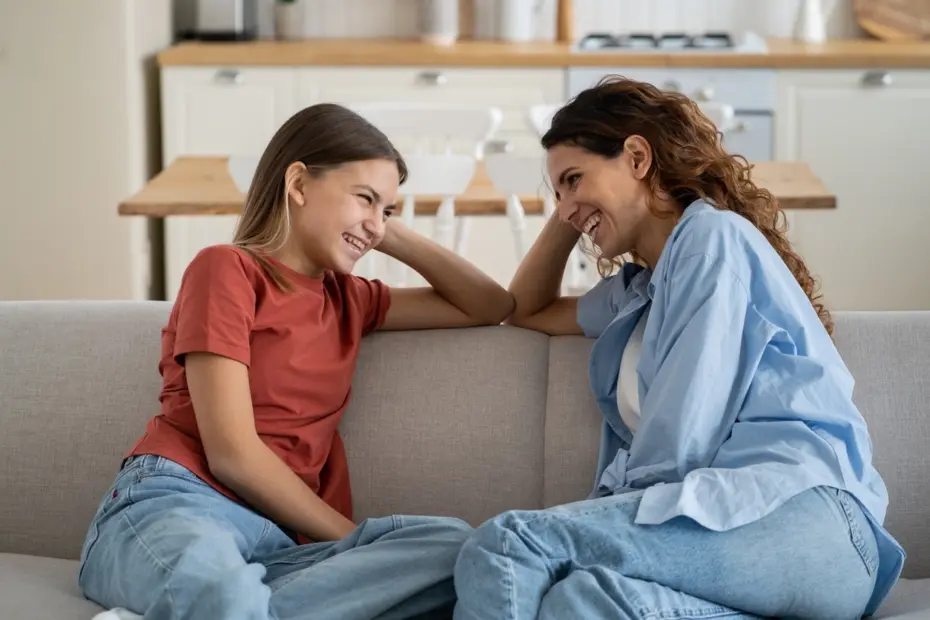 Parent et adolescente en discussion sur l’orientation scolaire