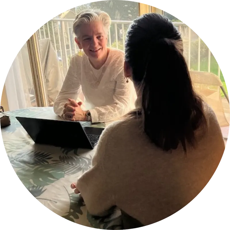 Corinne P Coach accompagnant une cliente en coaching personnalisé